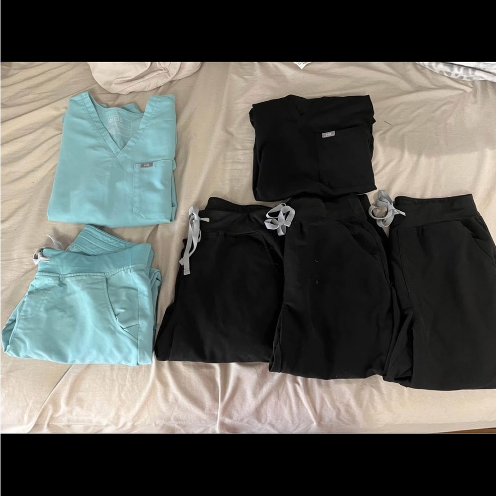 FIGS SCRUB SETS